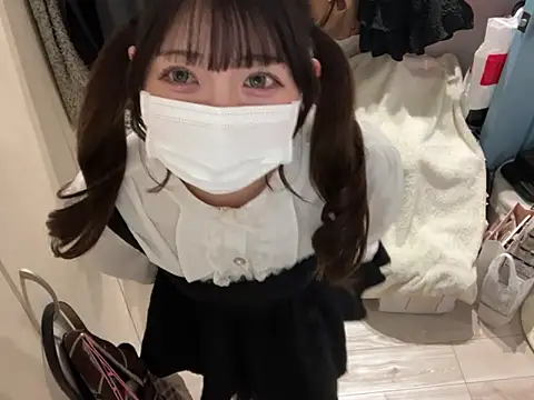 Snapshot of y-u-r-a-33 chatting on 7, 4, 2026 y-u-r-a-33 online show from 7, 4, 2026