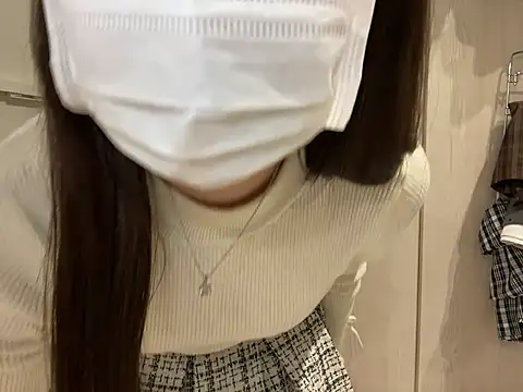 Snapshot of y-u-r-a-33 chatting on 6, 4, 2026 y-u-r-a-33 online show from 6, 4, 2026