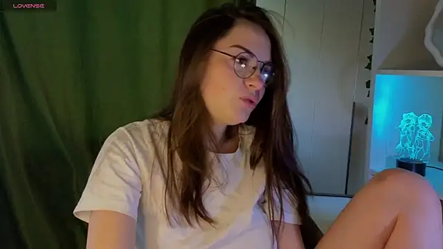 dark honey  online show from 17, 5, 2026