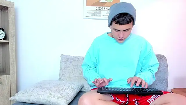 dennis hills online show from 23, 3, 2026