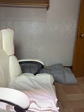 lilysister66 online show from 12, 4, 2026