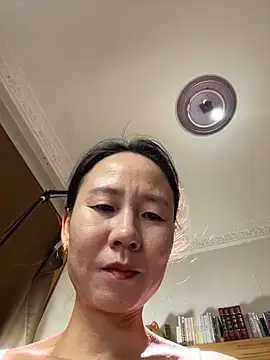 lilysister66 online show from 18, 4, 2026