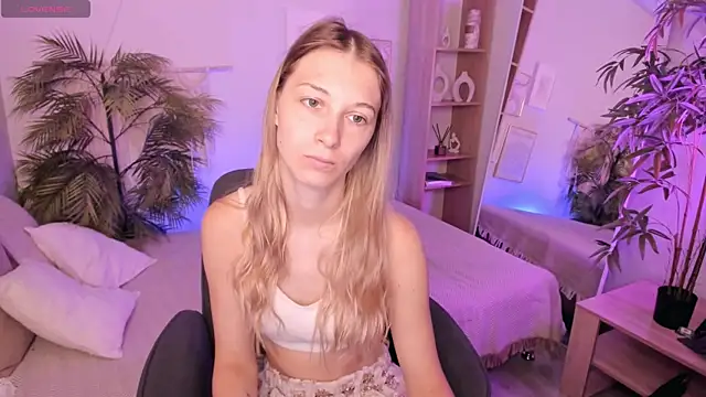 Snapshot of LauraPurr chatting on 13, 6, 2026 LauraPurr online show from 13, 6, 2026