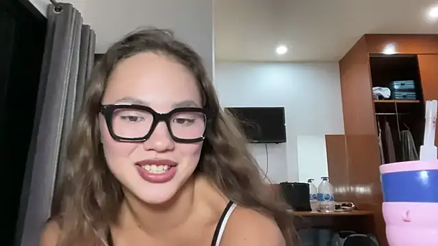 kamila 18 french online show from 19, 5, 2026