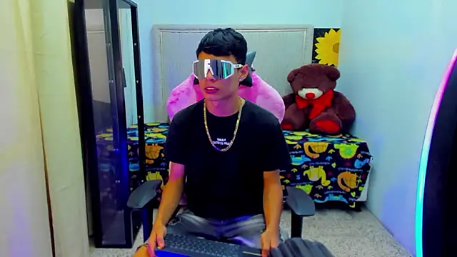 Dayron lee  online show from 22, 3, 2026