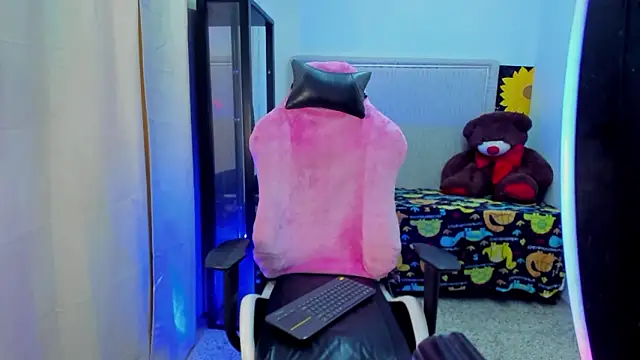 Dayron lee  online show from 23, 3, 2026