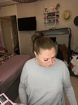 candybeau online show from 29, 4, 2026