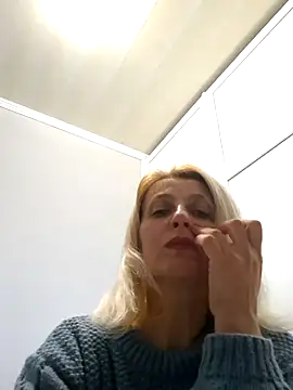 MiaLove183 online show from 10, 4, 2026