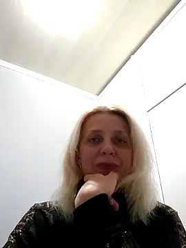 MiaLove183 online show from 15, 4, 2026