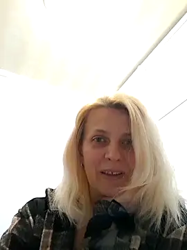 MiaLove183 online show from 16, 4, 2026