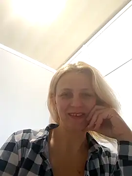 MiaLove183 online show from 14, 4, 2026