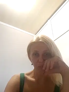 Snapshot of MiaLove183 chatting on 10, 6, 2026 MiaLove183 online show from 10, 6, 2026