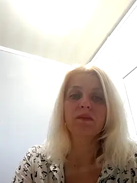 MiaLove183 online show from 3, 6, 2026