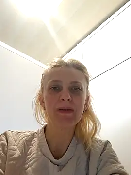 MiaLove183 online show from 11, 4, 2026