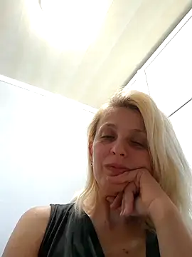 MiaLove183 online show from 26, 5, 2026