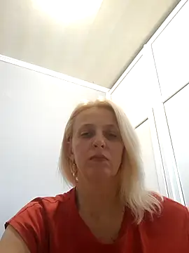 Snapshot of MiaLove183 chatting on 9, 6, 2026 MiaLove183 online show from 9, 6, 2026