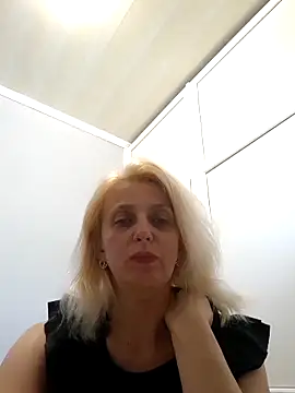 Snapshot of MiaLove183 chatting on 12, 6, 2026 MiaLove183 online show from 12, 6, 2026