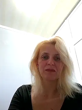 Snapshot of MiaLove183 chatting on 15, 6, 2026 MiaLove183 online show from 15, 6, 2026