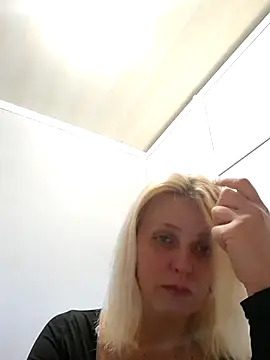 MiaLove183 online show from 28, 5, 2026