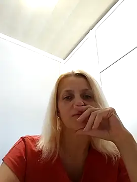 Snapshot of MiaLove183 chatting on 6, 7, 2026 MiaLove183 online show from 6, 7, 2026