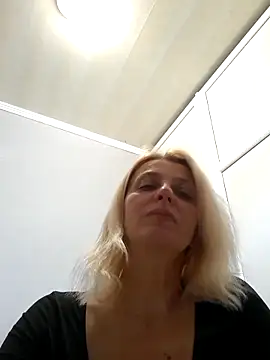 MiaLove183 online show from 22, 5, 2026