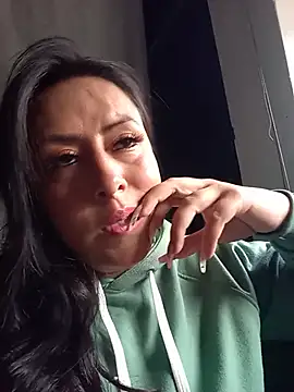 bella smit1 online show from 4, 7, 2026