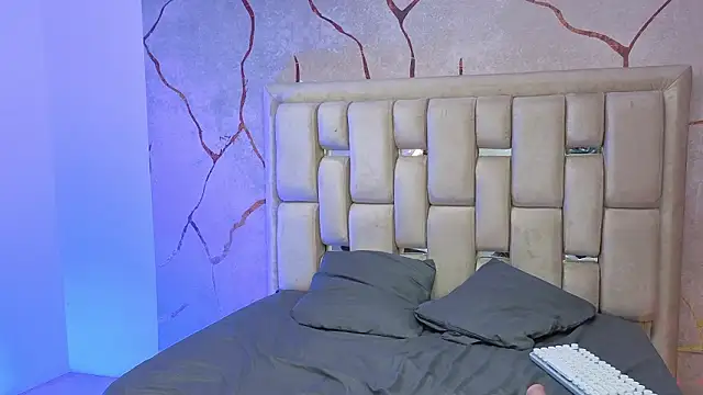 Tom Parker  online show from 26, 3, 2026