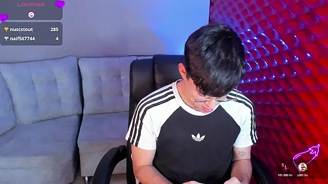 Snapshot of Tom_Parker_ chatting on 14, 6, 2026 Tom Parker online show from 14, 6, 2026