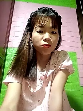 AmyLinee01 online show from 13, 5, 2026
