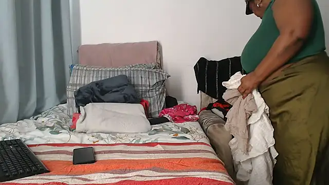 Lucia-boobs online show from 4, 7, 2026