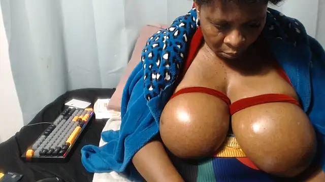 Lucia-boobs online show from 28, 7, 2026