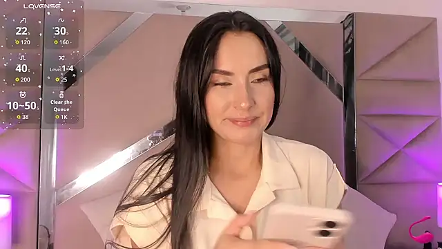 velvetlunaa  online show from 4, 7, 2026