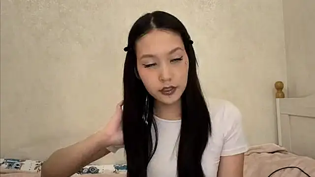 Snapshot of ayanovae chatting on 15, 4, 2026 ayanovae online show from 15, 4, 2026