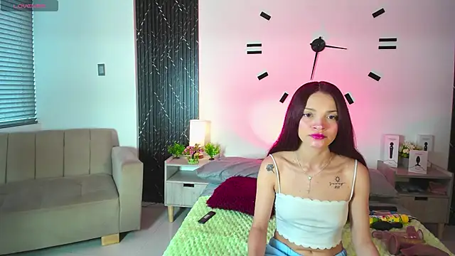 aurora petitee online show from 25, 4, 2026