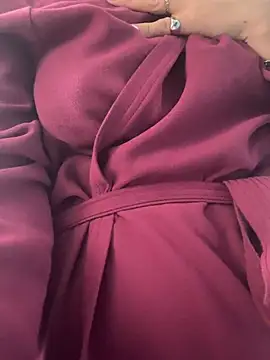 Supremegirlvibes online show from 6, 4, 2026