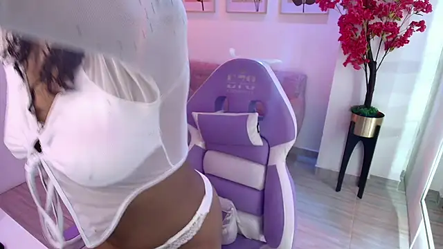 Lucia  vega online show from 2, 6, 2026
