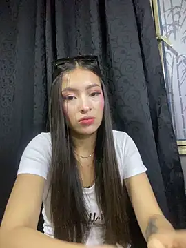 Itze Mua online show from 5, 6, 2026