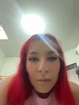 Amelie-RedHoney online show from 4, 5, 2026