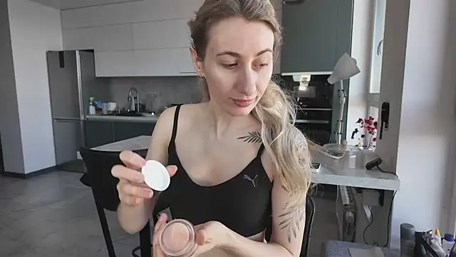 HEY KITSUNKA online show from 5, 4, 2026