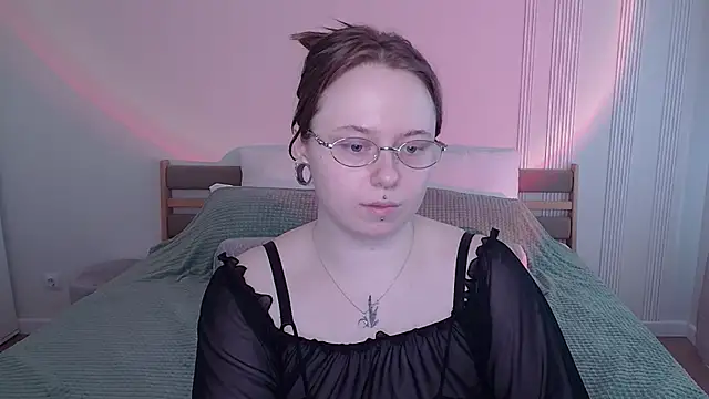 SelenaLily online show from 4, 4, 2026