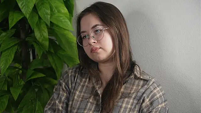 TiffaneySpikes online show from 23, 3, 2026