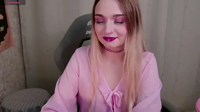 Snapshot of lucysussy chatting on 12, 7, 2026 lucysussy online show from 12, 7, 2026