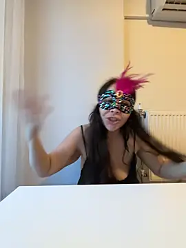 lilyums online show from 15, 6, 2026