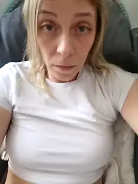 Foxyflame28 online show from 23, 3, 2026