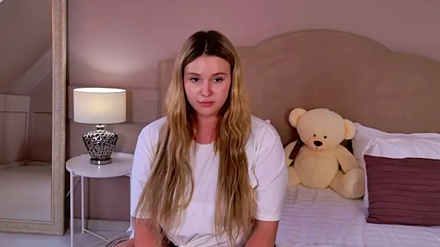 CharlotteAtwoood online show from 14, 6, 2026