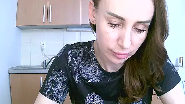 Snapshot of GlarysLoveressSx chatting on 24, 3, 2026 GlarysLoveressSx online show from 24, 3, 2026