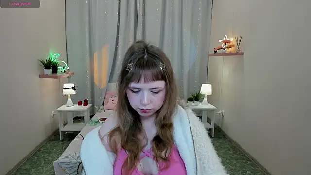 Snapshot of LeonaHicks chatting on 26, 3, 2026 LeonaHicks online show from 26, 3, 2026