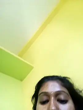 bannerjeesneha20 online show from 5, 5, 2026