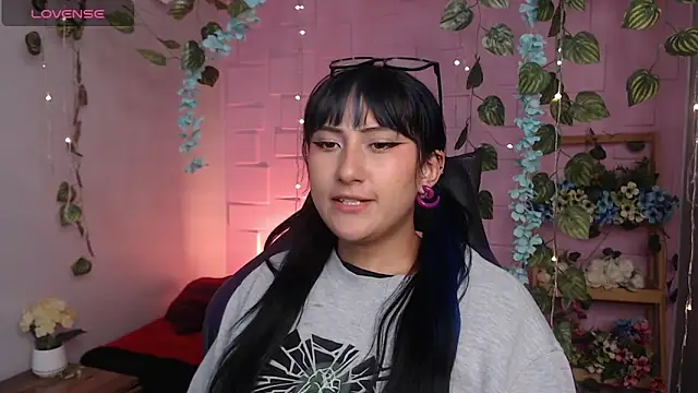 eyes moonn online show from 11, 4, 2026