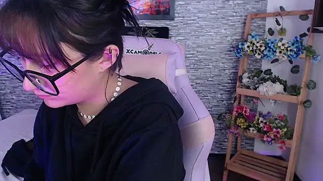 eyes moonn online show from 15, 6, 2026